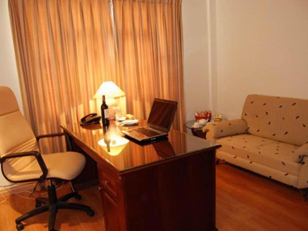 Khách sạn Golden Ant 2*